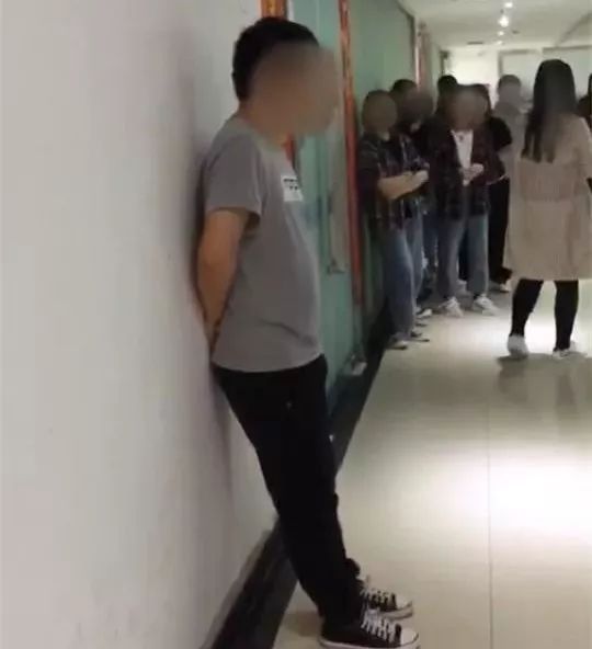 南昌男子偷进女厕被发现逃跑,南昌男子偷女厕所