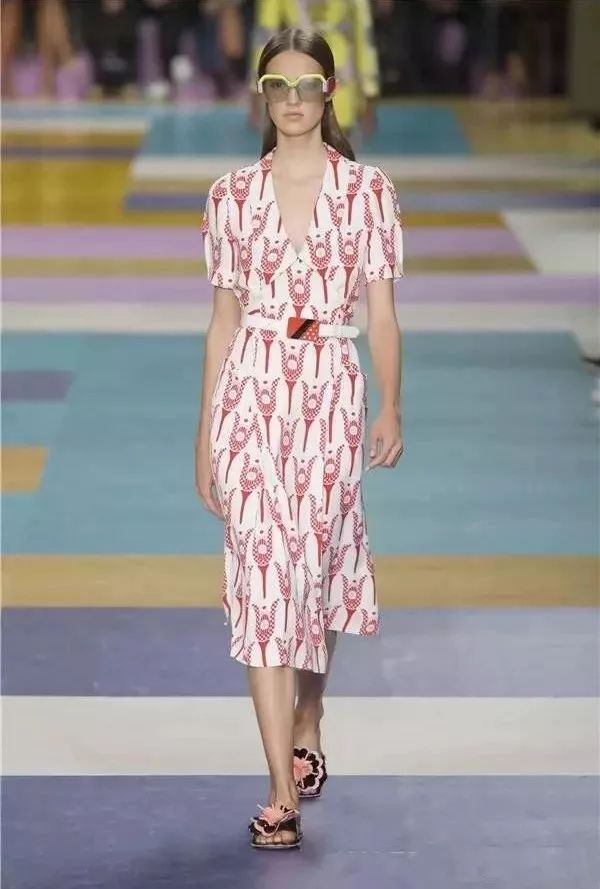 夏天跟裙子搭的凉拖,夏季凉拖配裙子百搭