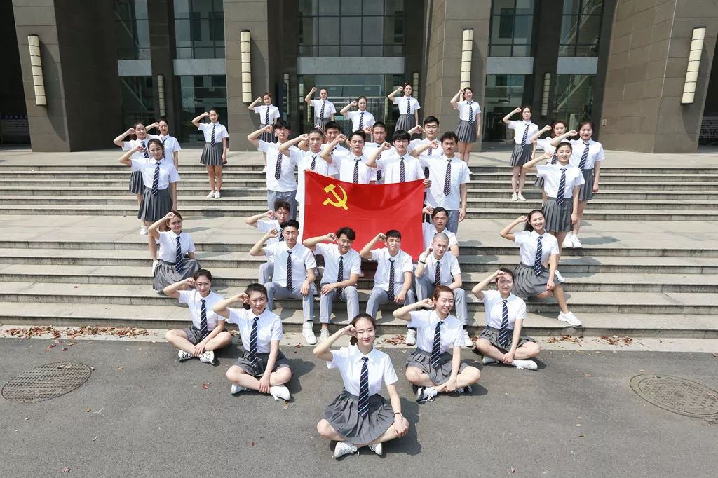 毕业照告别的是我们的青春,毕业照是我们永久的留念