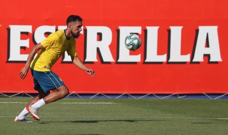 分享一下你们踢球时候的照片,晒一张你们踢球的照片