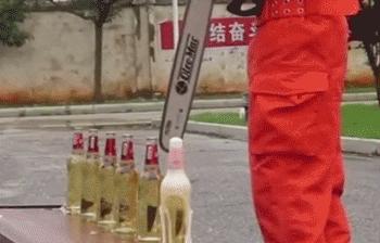 甄子丹赵文卓瓶盖挑战,赵文卓挑战长风镖局踢瓶盖