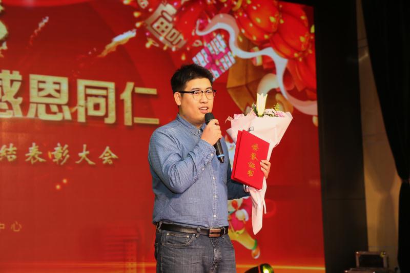 32岁眼科医生突发心脏骤停去世，妻子迅速决定捐出遗体角膜，又救两人的眼睛