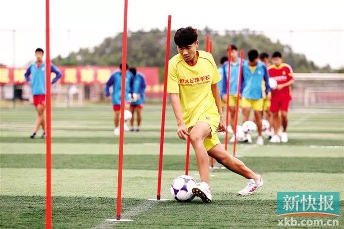 恒大足校全面复训复学免费培养,媒体聚焦高质量教育的高明探索