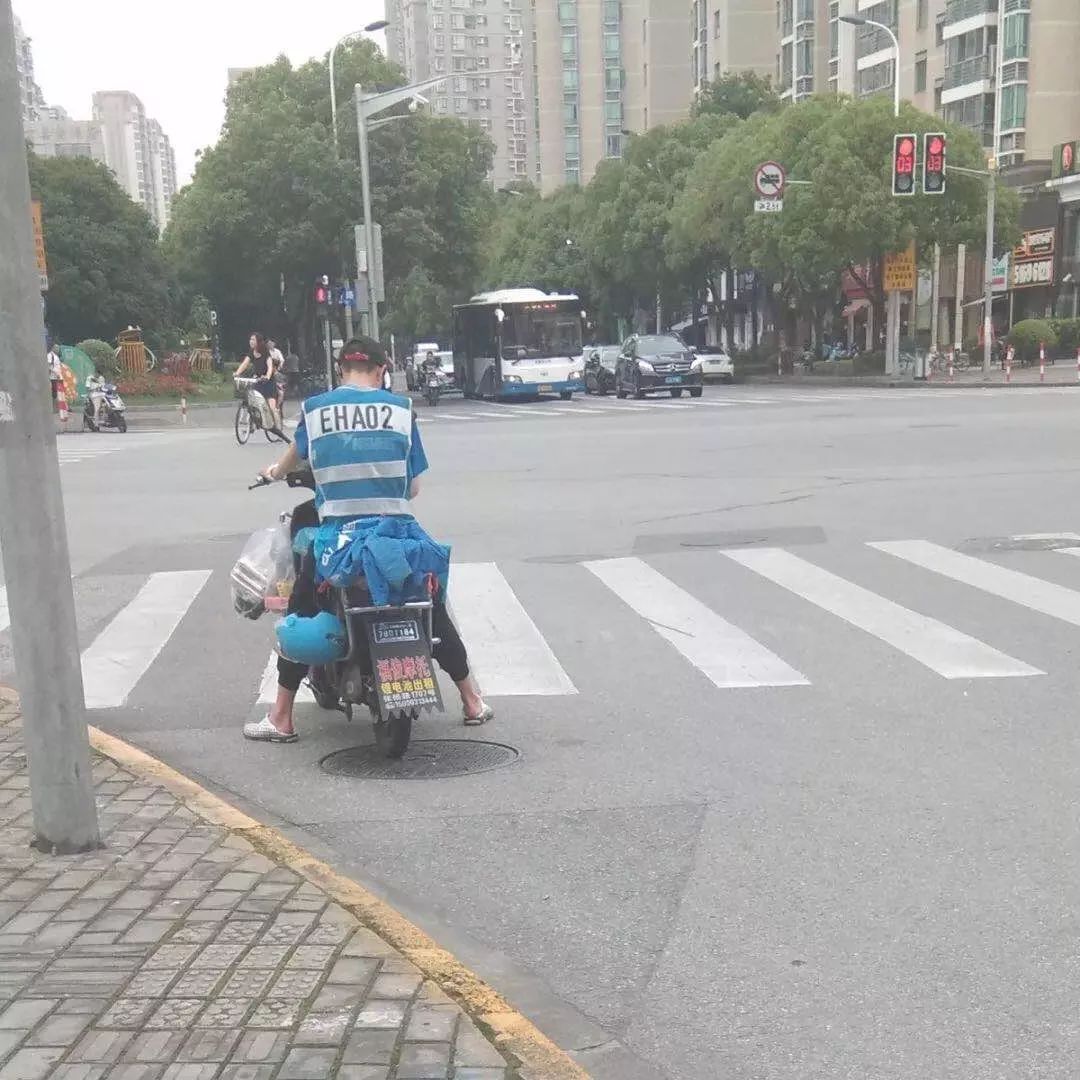 上海浦东新区世纪大道繁华吗,上海浦东世纪大道大转弯