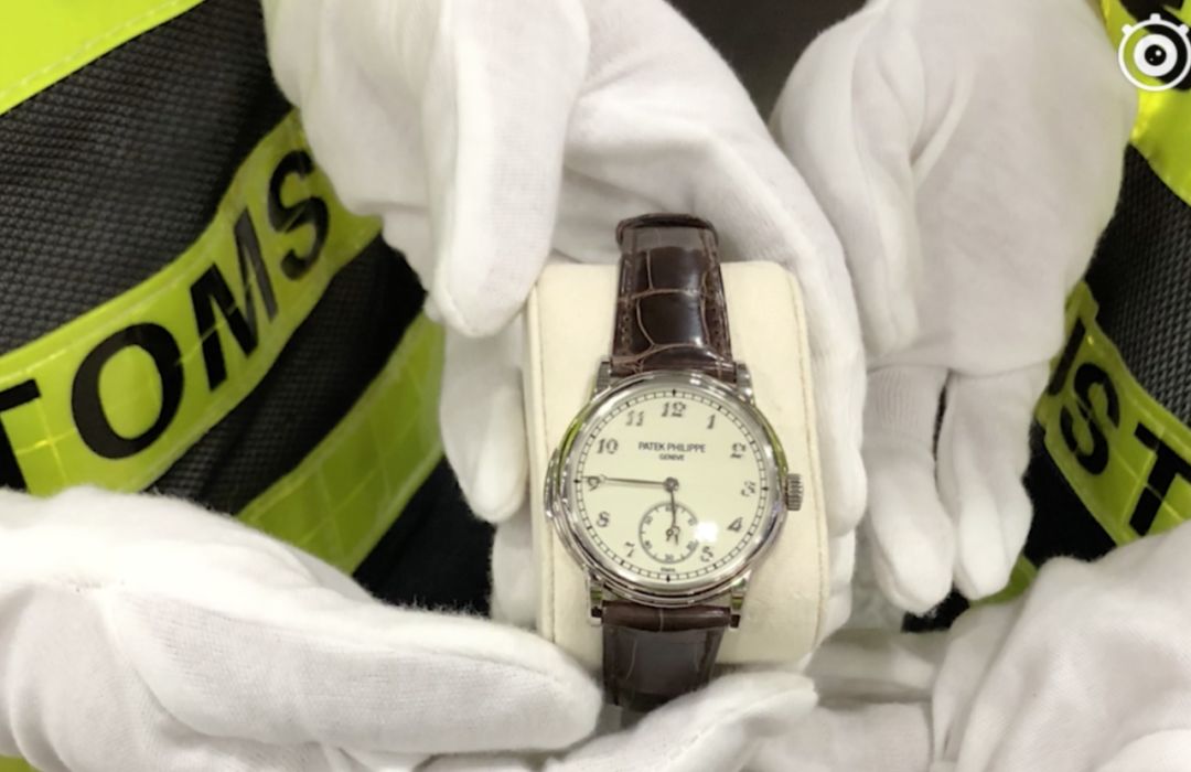 行李箱里的钱海关会拿吗,行李箱里面一箱钞票后续