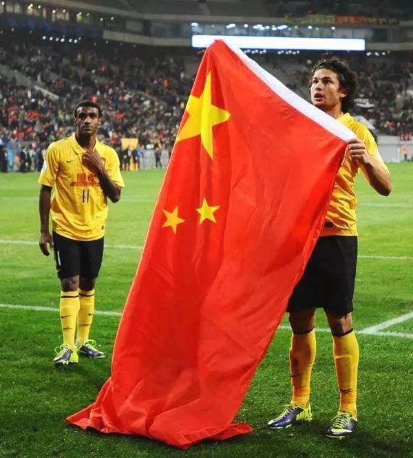 「体坛周爆」东北话乱炖:梅西哈登卡哇伊一锅出