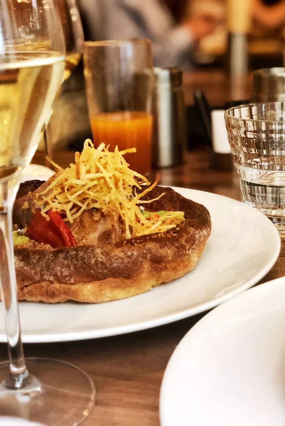 走出成都｜幸运的人，才可以在巴黎自由迷失