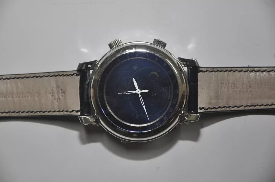 648万元,底价成交!今天,神秘人拍走落马贪官的这块名表