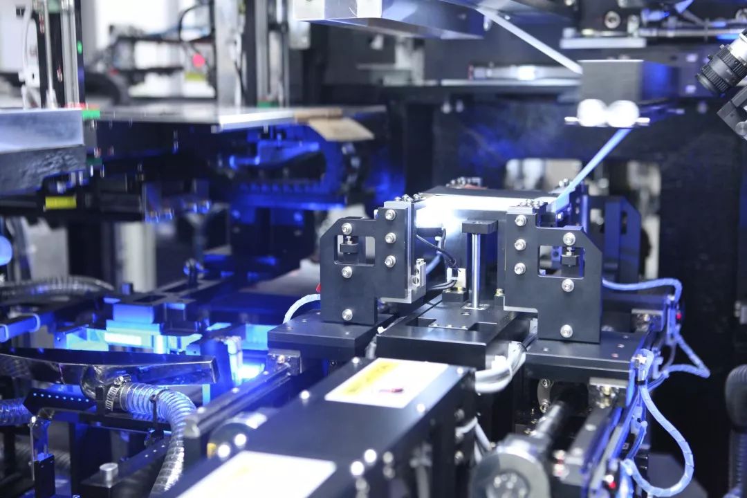 宾利百年纪念日；一次新能源电池的革新；以及两台新车的上市|CARNWES