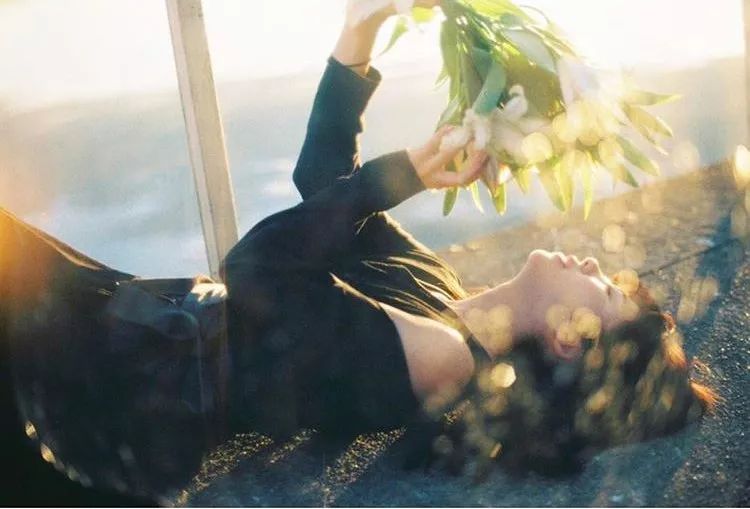 这样拍背影真的太好看了,怎样拍侧脸好看霸气