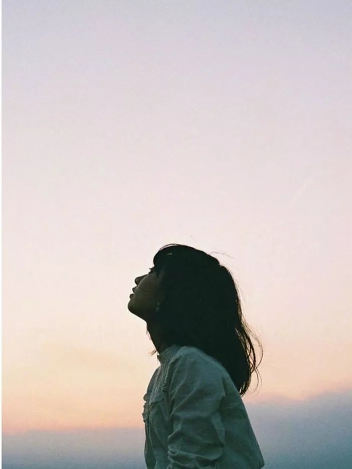 这样拍背影真的太好看了,怎样拍侧脸好看霸气