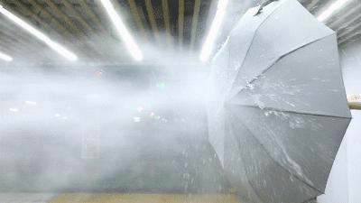 能抗8级大风和车压的暴风伞测评,硬汉级暴雨伞