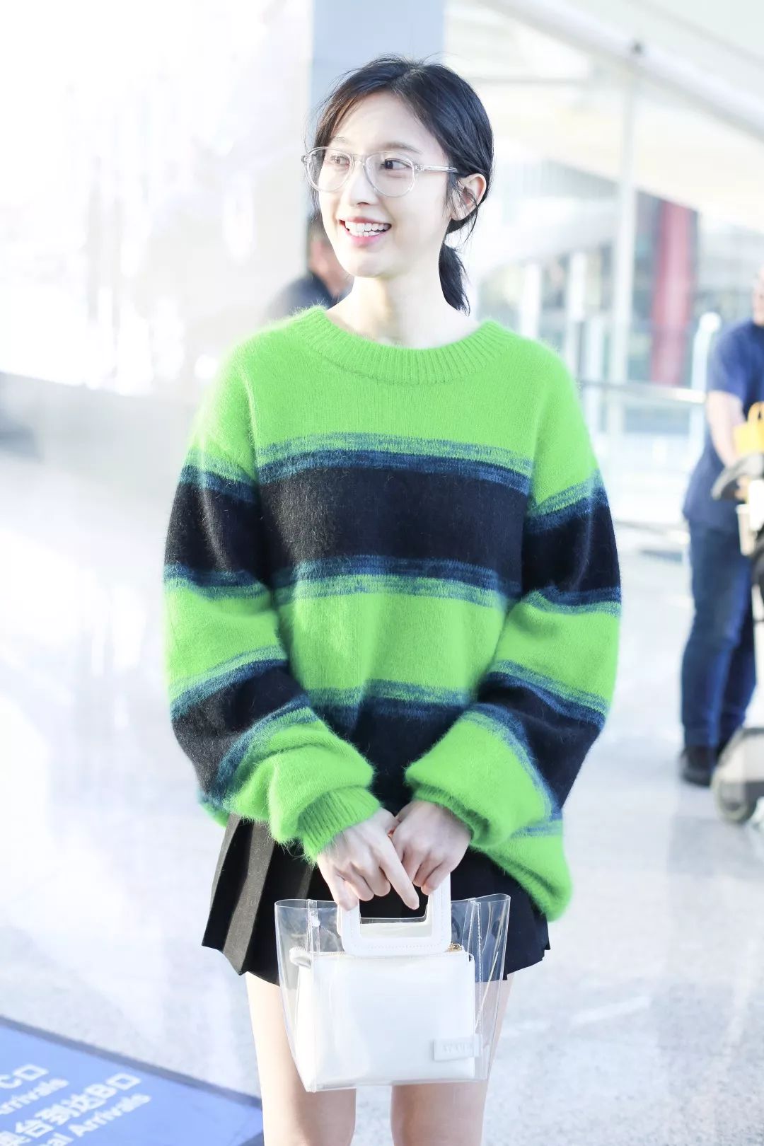 刘雯斜挎休闲包,今年流行的刘雯同款包