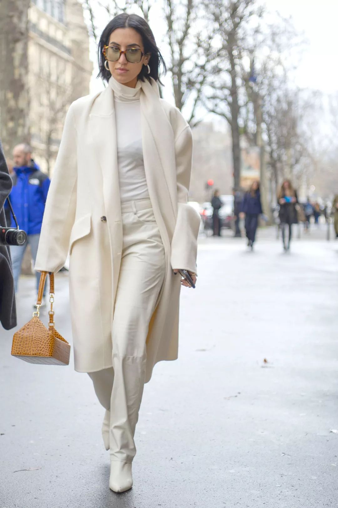 刘雯斜挎休闲包,今年流行的刘雯同款包