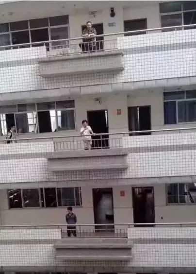 有一个逗逼同事是什么体验,有一个奇葩老师是怎样的体验