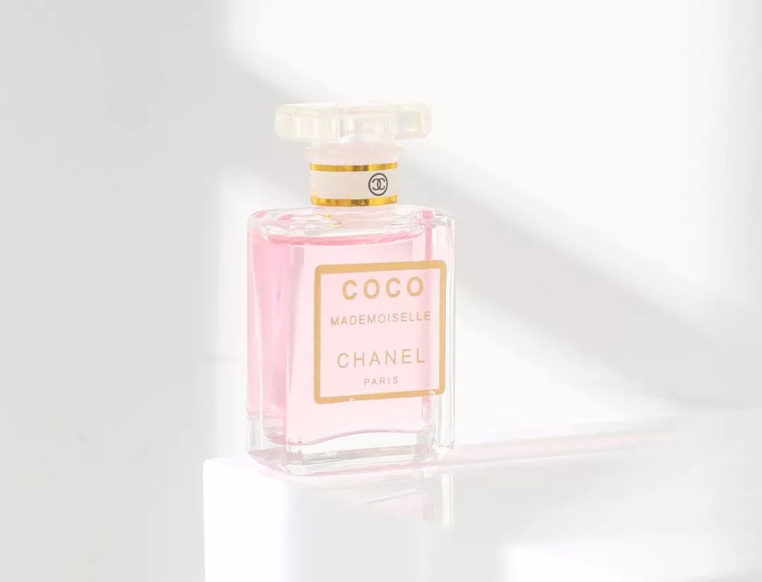 无数次回购的香奈儿香水,我用100元买到的用英语怎么说