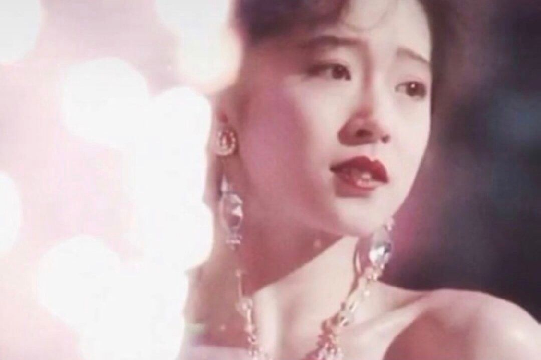 在新人选秀节目里，我看到了一位复古歌姬