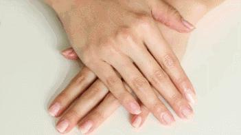 一个没注意,手指倒刺变截指!这个动作千万别再做了!