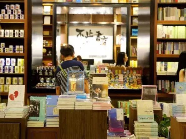 都上央视了！大学校园书店怎么突然这么火？