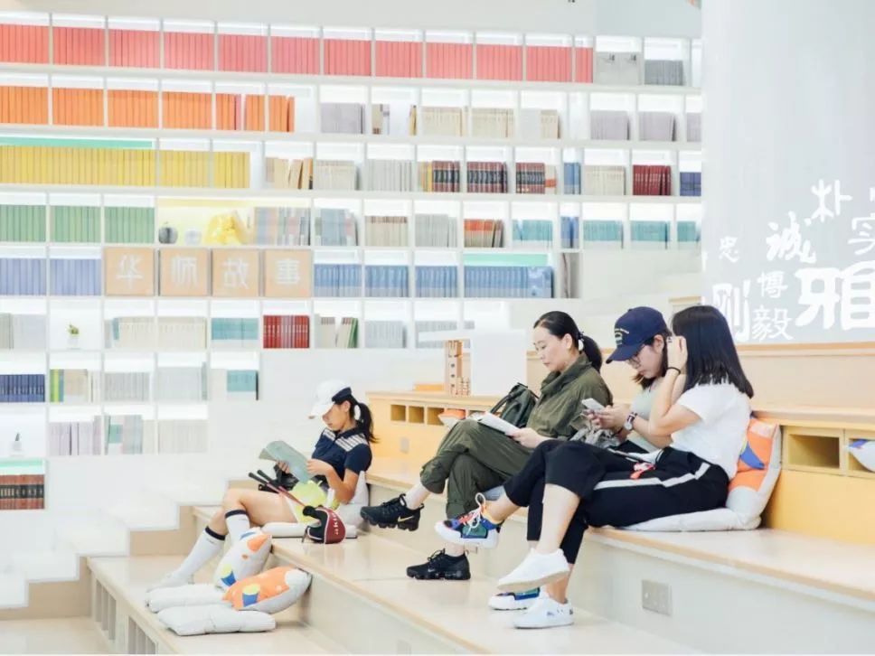 都上央视了！大学校园书店怎么突然这么火？