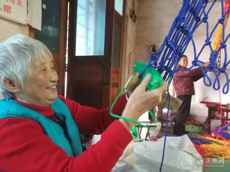惠民网绳产业“让村民不出村就把钱挣”:老两口在家编网一个月挣7000元