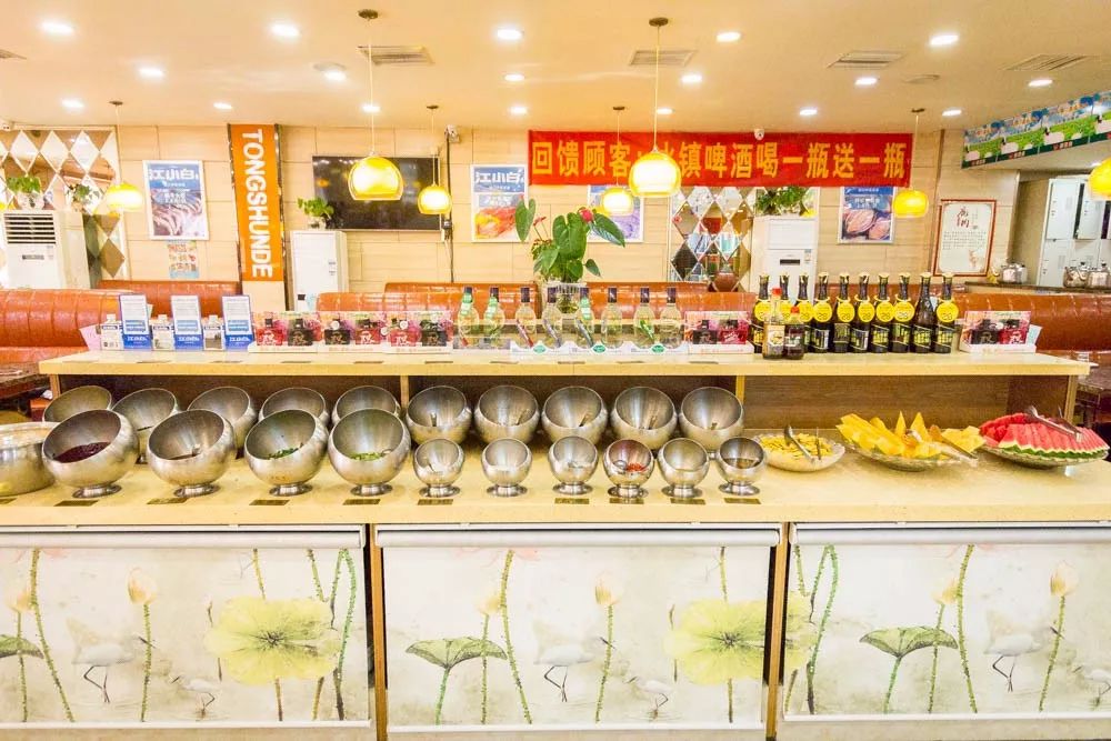 1元/只海白虾,2.8元/只鲍鱼,3.8元/只碳烤生蚝!啤酒喝一瓶还送一瓶!这家人气平价海鲜火锅老店让你嗨翻整个今夏