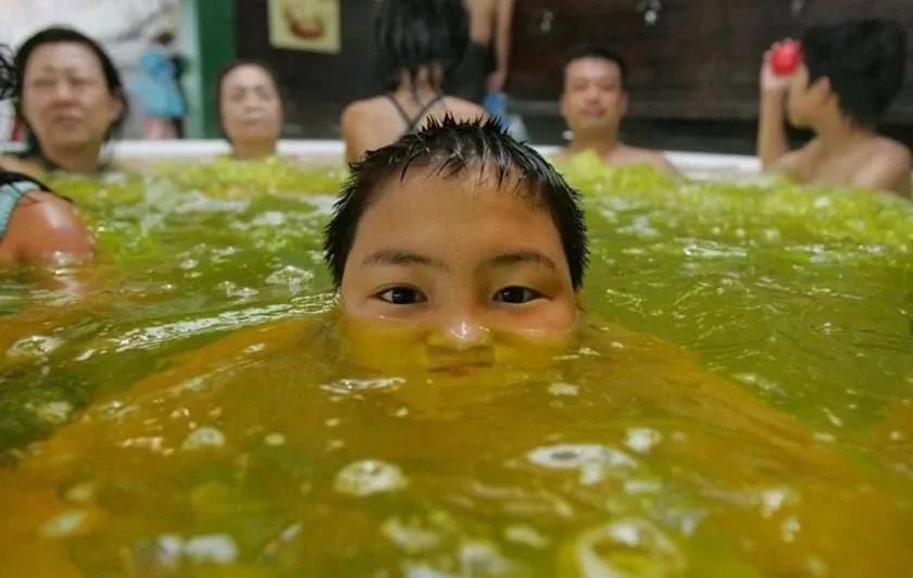 世界迷惑行为大赏解说,世界洗浴