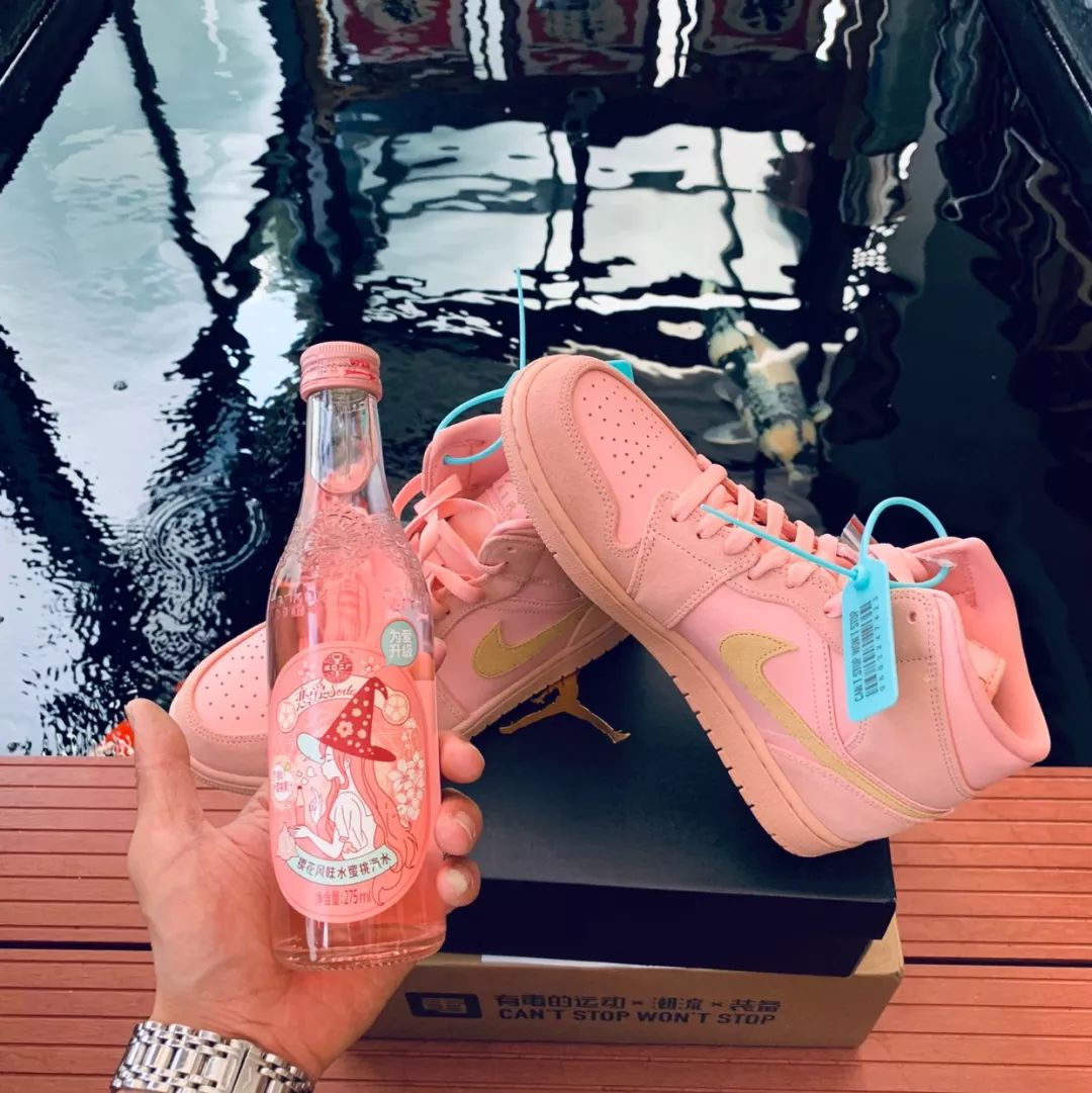 aj1和yeezy满天星,aj和yeezy哪个更容易受欢迎