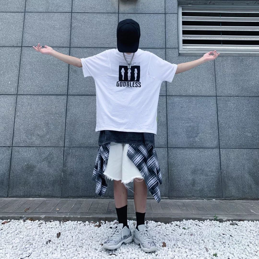 aj1和yeezy满天星,aj和yeezy哪个更容易受欢迎