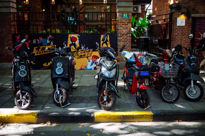 腾龙sp35mm1.4镜身是金属的,腾龙sp17-50mmf2.8镜头