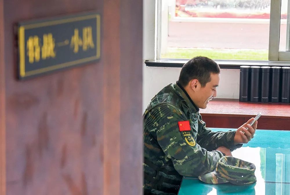 军人爱情故事,七夕军人情侣