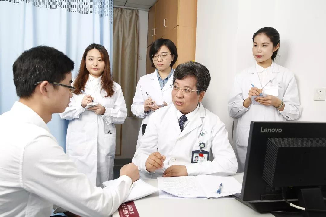 中医疗法对付长年伏案劳损病，退休大学教授与多年“难言之痛”说“拜拜”