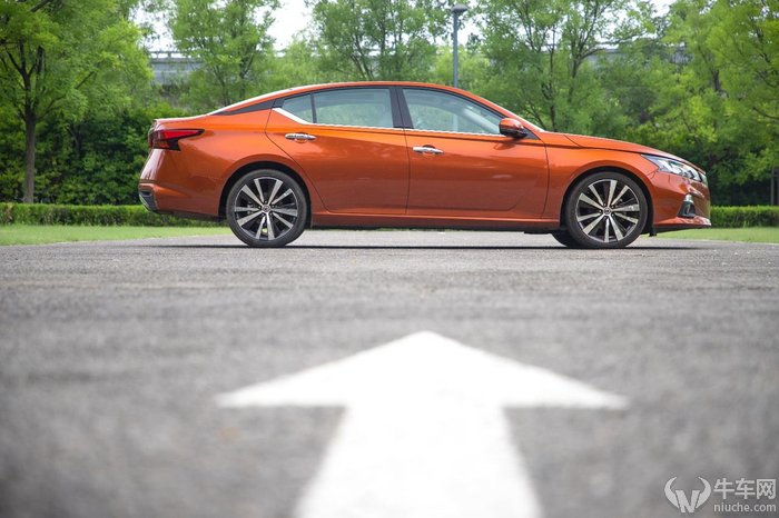 日产天籁舒适版适不适合跑专车,2021款东风日产天籁试驾视频