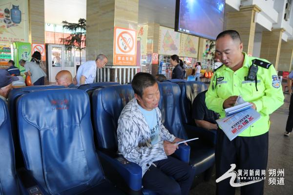 平鲁交警春节返程安全提示,平舆交警大队文明交通安全宣传