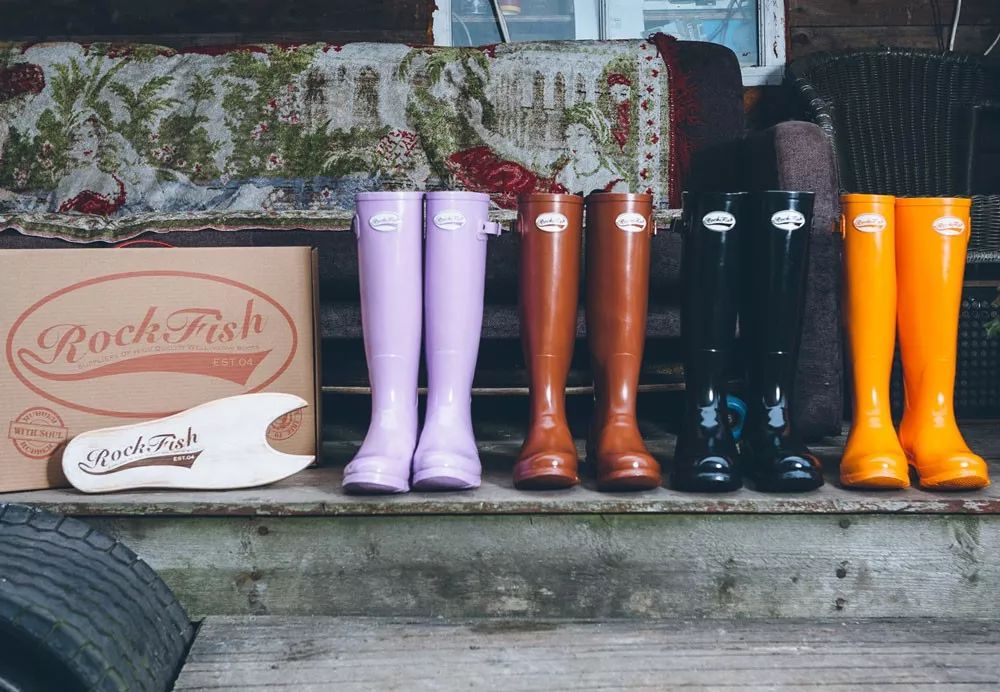 黑色高帮小众原创运动帆布鞋,英伦风低帮帆布鞋推荐