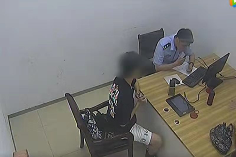 “我给你十分钟时间！”民警向“代购”发出这样一条消息……