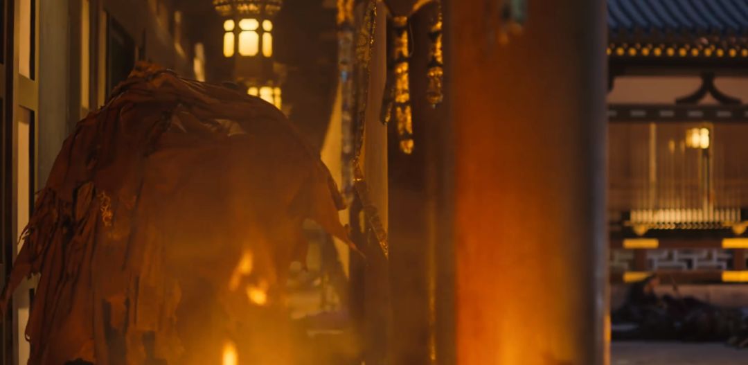 被困在火场时求救方法有哪些,被困火场逃生