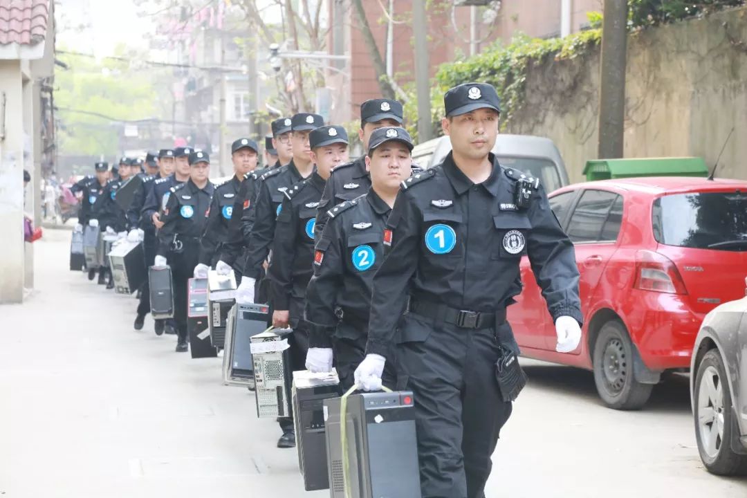 1999年生的他，编写聊天“话术”剧本专挑“宝妈”微商下手|今晚九点半