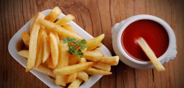 如何炸薯条能让薯条金黄酥脆,炸薯条不回软的正确做法