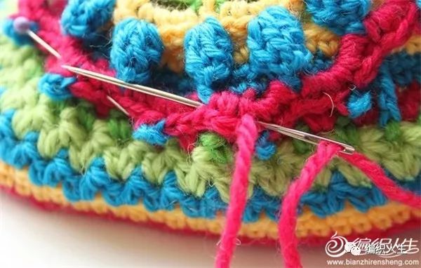 彩色毛线编织：教你钩一双民族风居家室内鞋（详细图文教程）