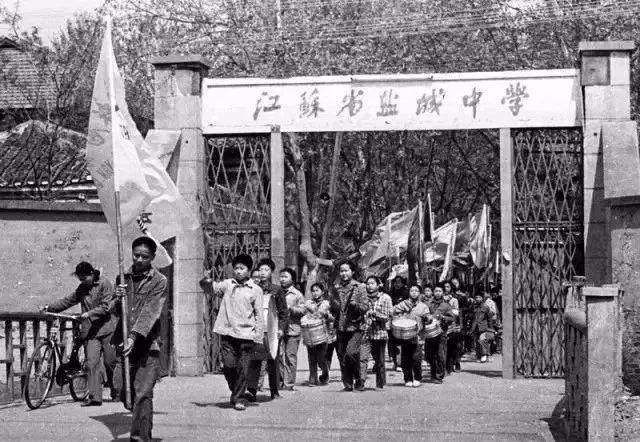 一匹马为何让这座城市的人们又悲又喜？|我家住在解放路