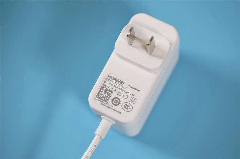 跟宽带说再见吧！华为4G路由2Pro评测：插卡即用的上网利器