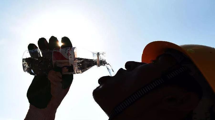 中暑住进icu可以救过来吗,中暑了不要盲目喝藿香正气水