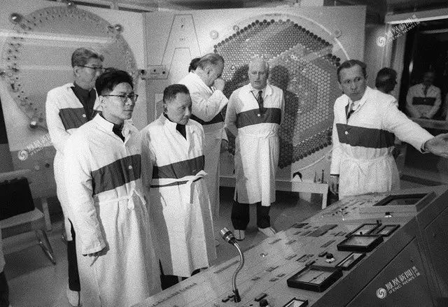 今天他115岁了，*小平邓**一生的40个瞬间