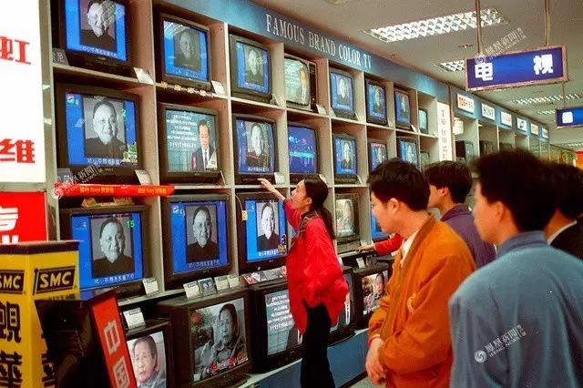 今天他115岁了，*小平邓**人生的40个瞬间