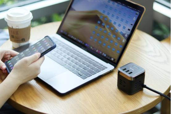 插座玩出新花样公牛魔方usb插座,公牛魔方插座多功能转换插头