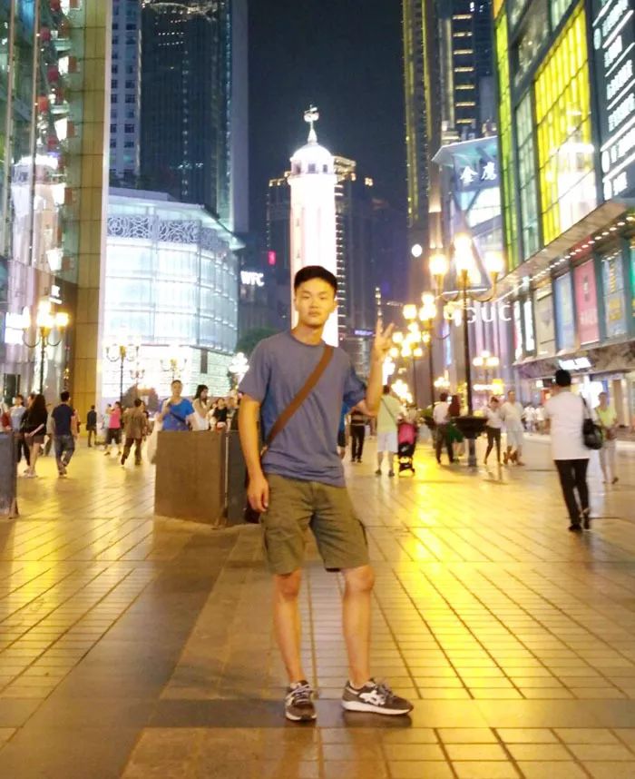 跟着美国新闻学英语,跟着短文学英语