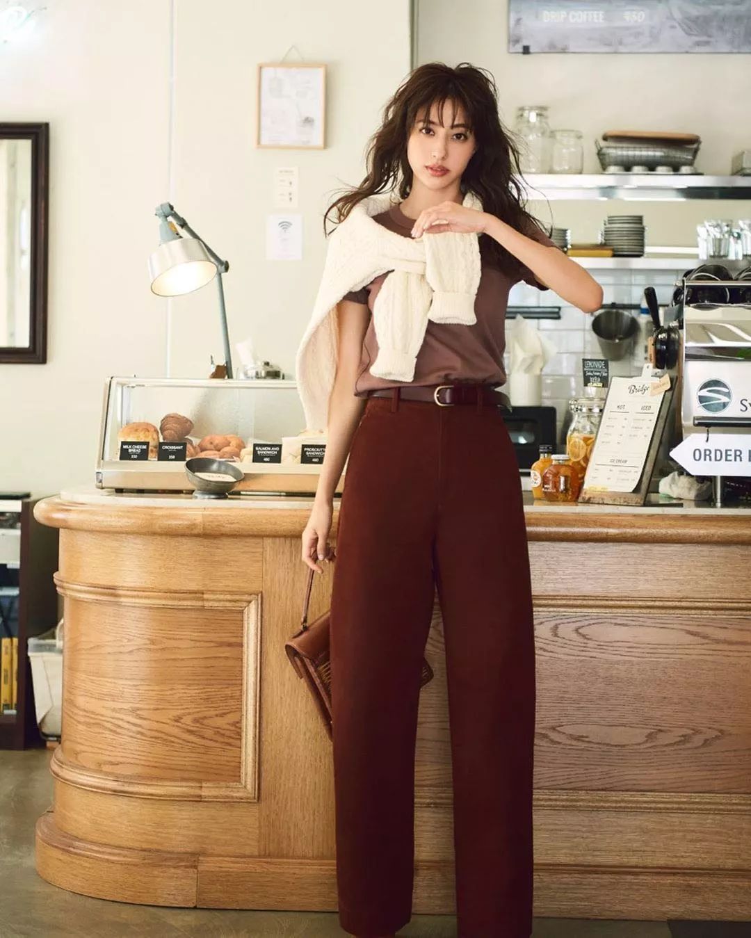 优衣库宽腿廓形牛仔裤搭配,优衣库显腿长的裤子