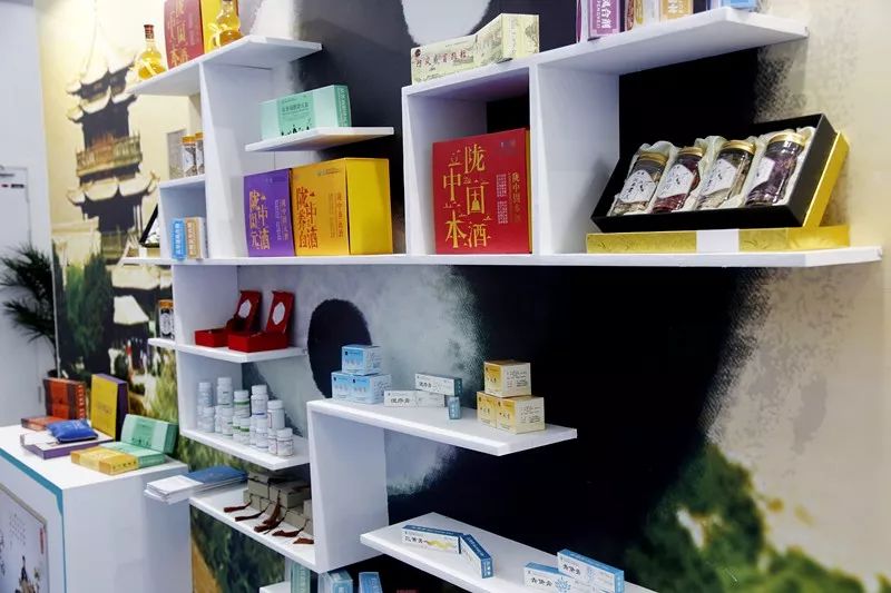 药博速递┃甘肃省中医院以精湛的特*医色**疗体验服务和厚重的中医药文化底蕴亮相第二届中国,甘肃中医药产业博览会