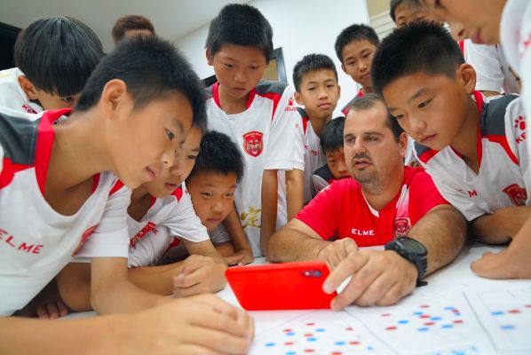 掀翻豪门!打遍华东无敌手!嘉定有一家埋头青训6年的足球俱乐部